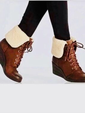 UGG Brown Lace-Up Wedge Ankle Boots with Cream Faux Fur Cuff